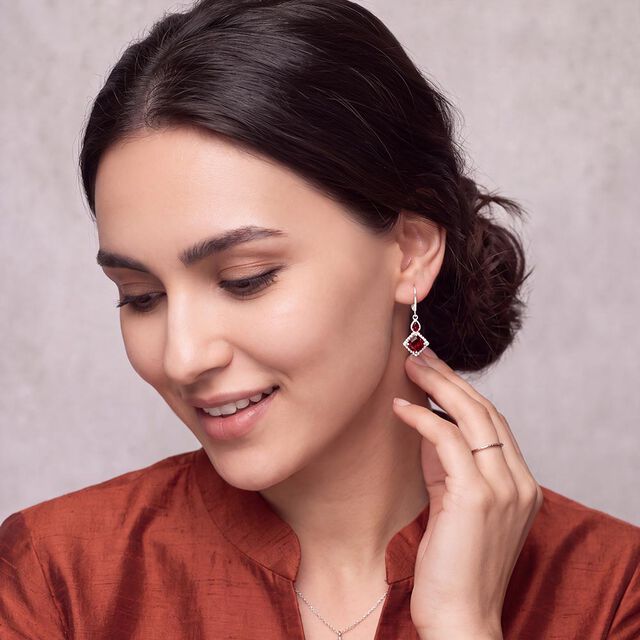 Tanishq 14KT Gold Earrings for Women 3