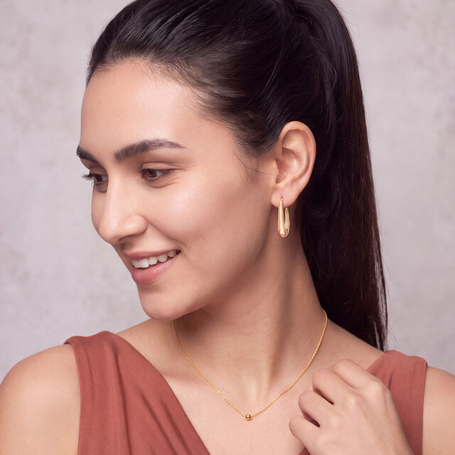 Tanishq Golden Horseshoe Sweep Hoop Earrings for Women 2