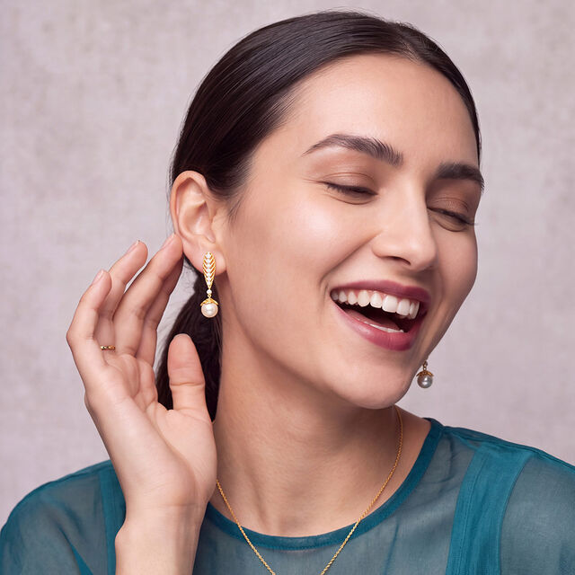 Tanishq 18 KT Diamond Pearl Drop Earrings for Women 3