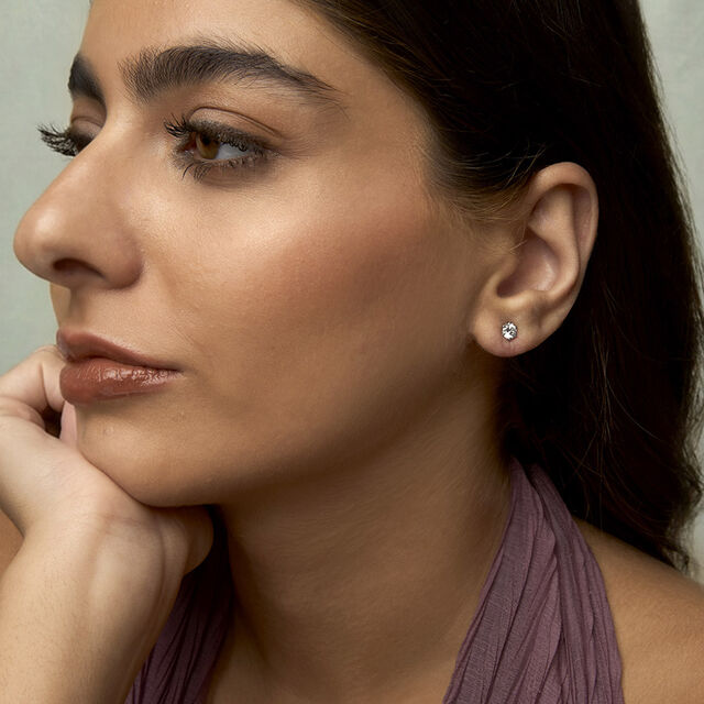 Tanishq 18KT Diamond Earrings for Women 2