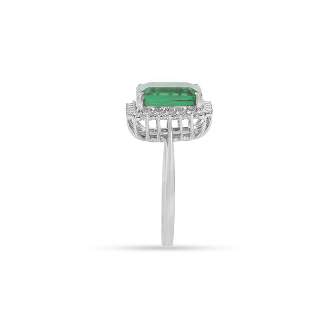 Enticing 18 Karat White Gold And Stone Finger Ring 3