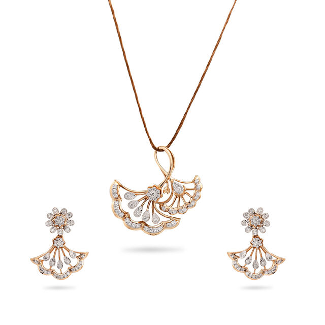 Tanishq Gold Pendant and Earrings Set,,hi-res 
