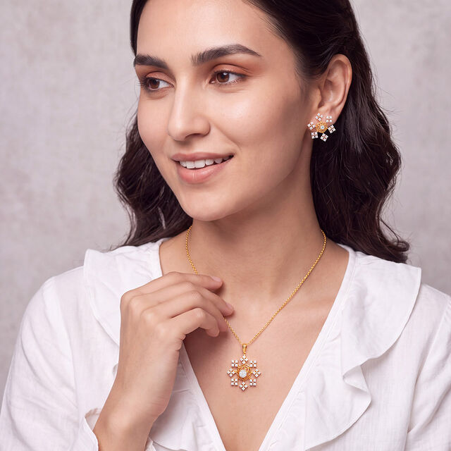 Tanishq 18 Karat Diamond Pendant and Earrings Set for Women 2