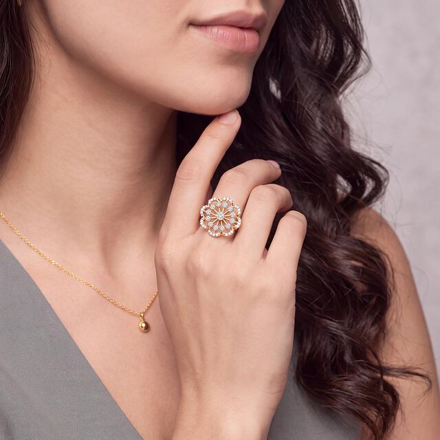 Shimmering Floral Diamond Ring 2