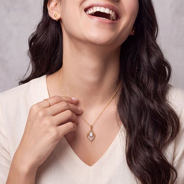 Tanishq 18KT Diamond Pendant for Women 2
