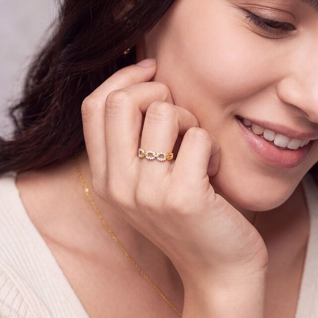 Tanishq 18 KT Linked Diamond Ring for Women 3