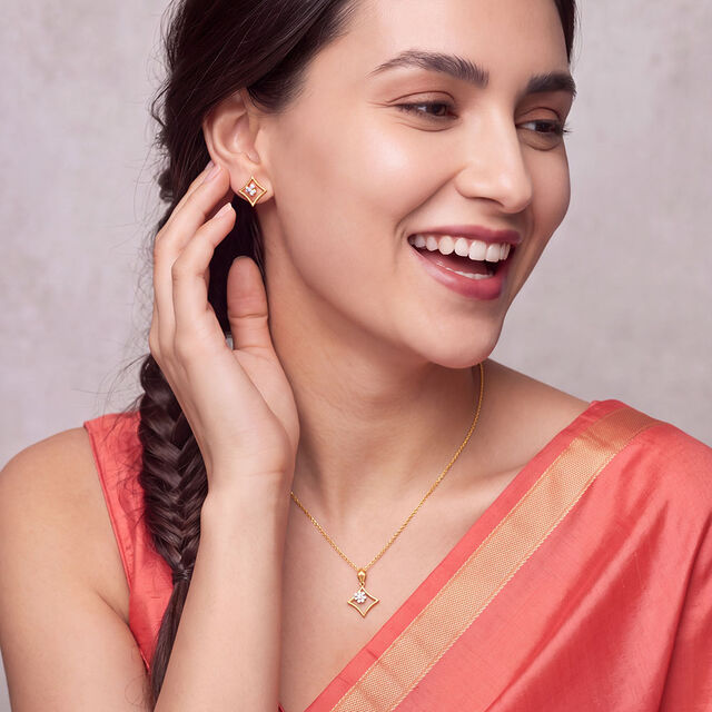 Tanishq 18KT Diamond Pendant with Chain and Earrings Set for Women 3