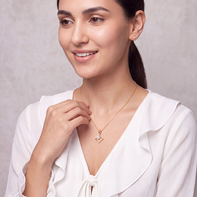 Tanishq 18KT Diamond Pendant with Chain and Earrings Set for Women 2