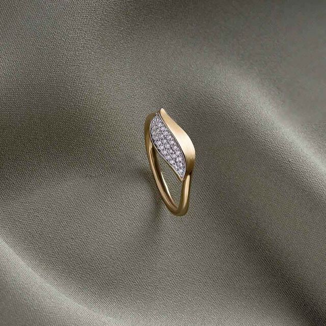 Leaf of Radiant Gold Ring 