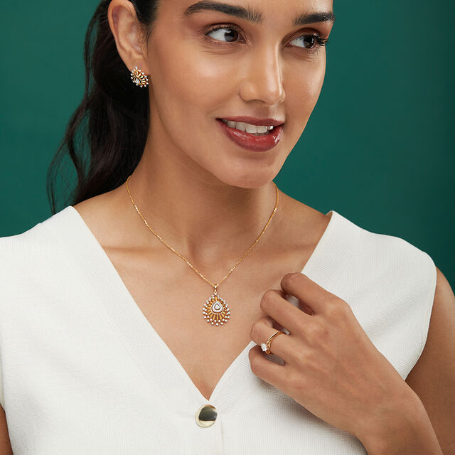 Tanishq 18KT Diamond Pendant and Earrings Set for Women 2
