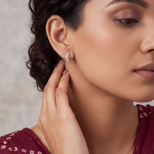 Tanishq 18 Karat Diamond Earrings for Women 3