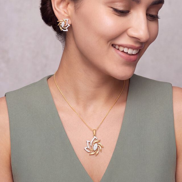 Tanishq 18KT Diamond Pendant and Earrings Set for Women 2
