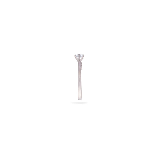 Sparkling Diamond Centerpiece Ring 2