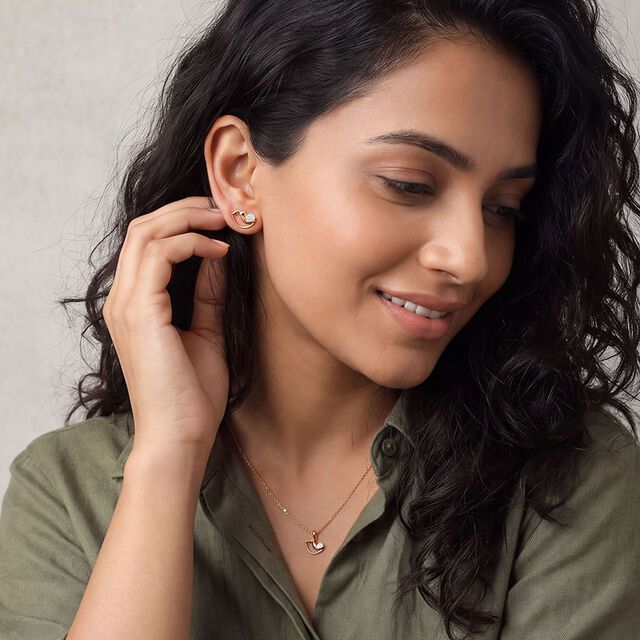 Tanishq 18 Karat Diamond Earrings for Women 3