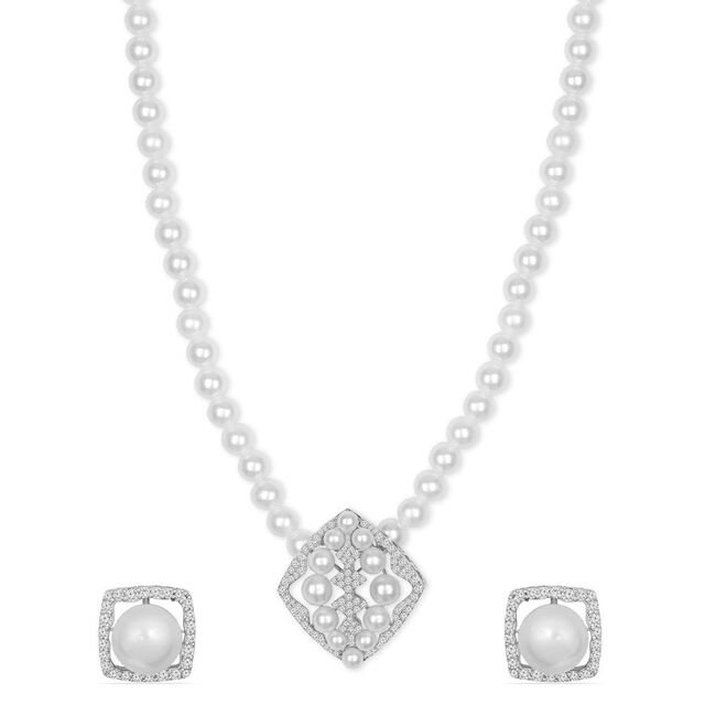 Tanishq 18KT  Gold Neckwear and Earring for Women 