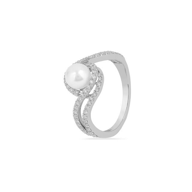 Tanishq 18KT Diamond Finger Ring for Women 2