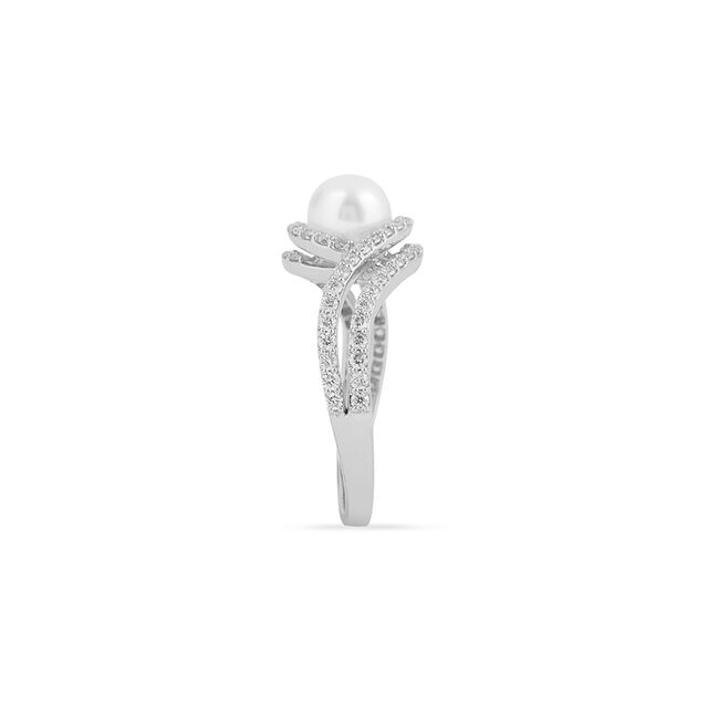 Tanishq 18KT Diamond Finger Ring for Women 4