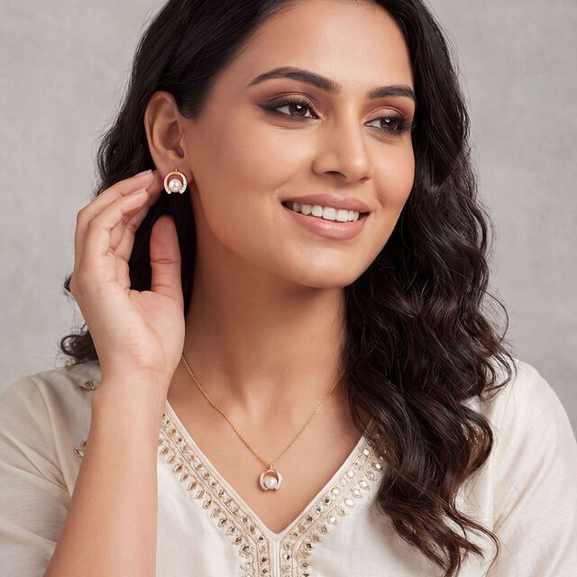 Tanishq 18KT Diamond Earrings for Women 2