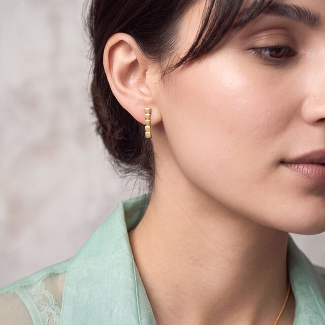 Tanishq 18KT Gold Earrings for Women 3