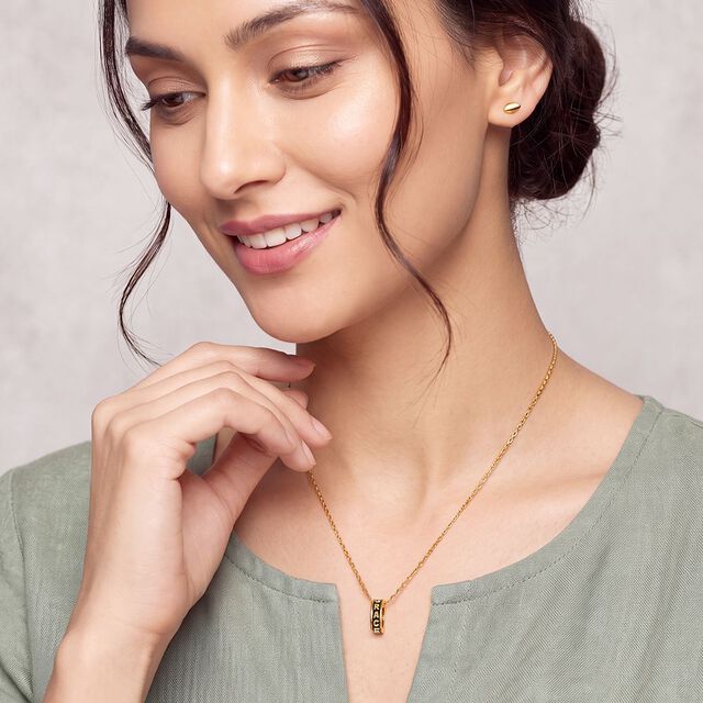Tanishq 18KT Gold Pendant with Chain for Women 3
