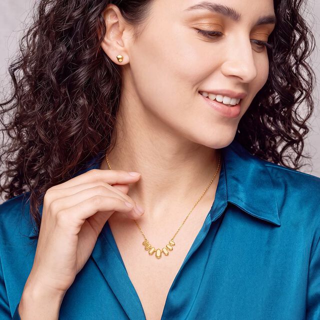 Tanishq 18KT Gold Pendant with Chain for Women 3