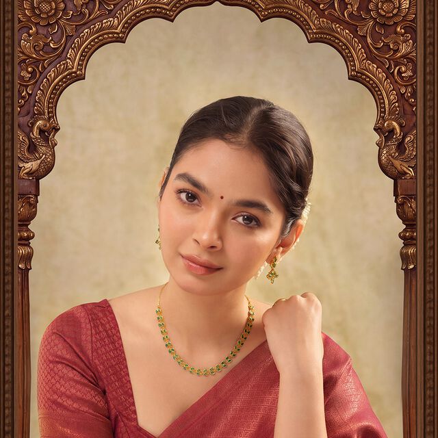 Tanishq 18KT Emerald Leaves Necklace Set for Women 2