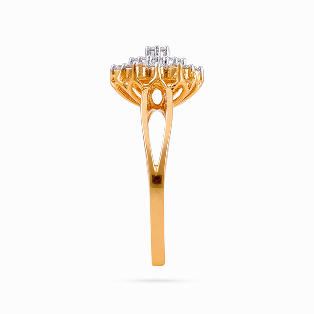 A Floral Inspiration in 18 karat Gold Ring 2