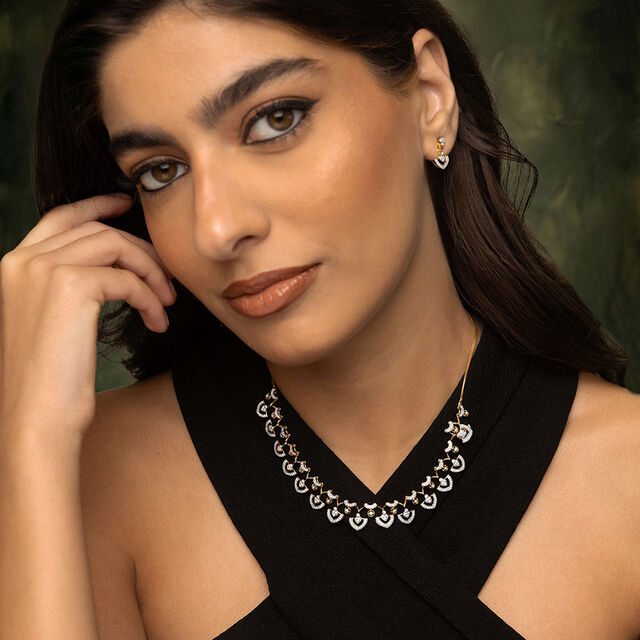 Tanishq 18KT Palakka Recall Necklace Set for Women 2