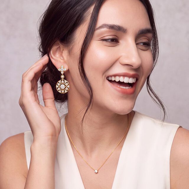 Tanishq 18KT Ixora Bloom Earrings for Women 2