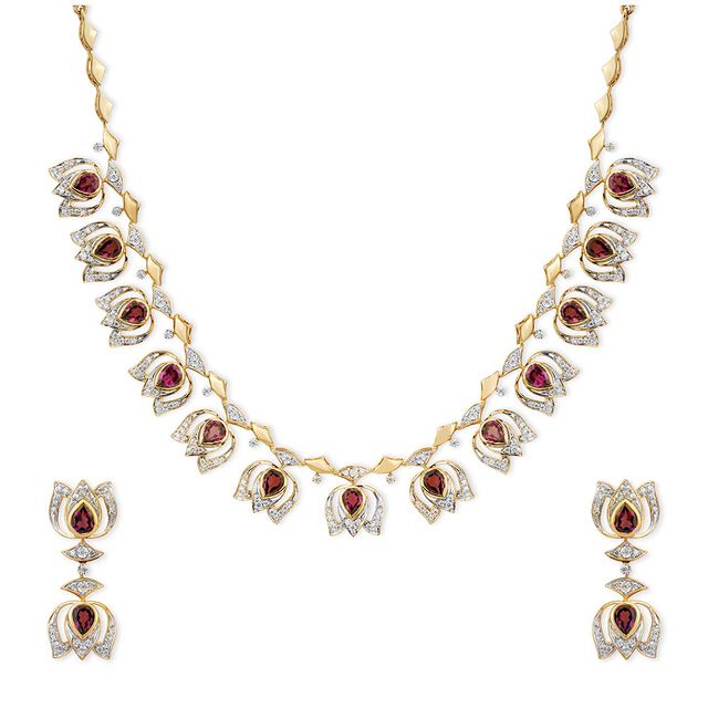 Tanishq 18KT Inverted Lotus Radiance Necklace Set for Women 2