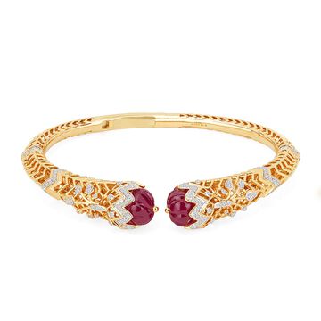Tanishq 18KT Bloom at the Threshold Bangle