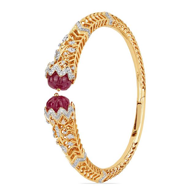 Tanishq 18KT Bloom at the Threshold Bangle 2