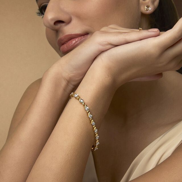 Tanishq 18KT Diamond Bracelet for Women 2
