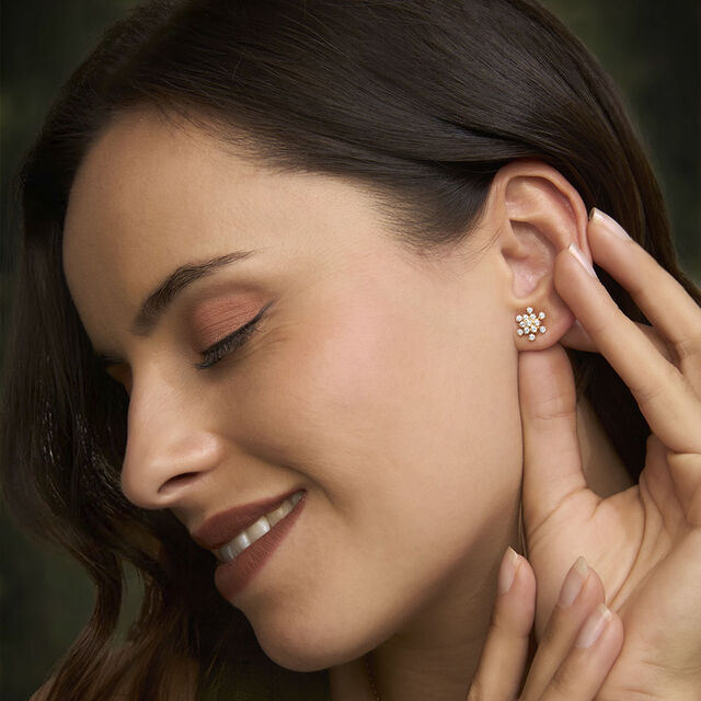 Tanishq 18KT Diamond Stud Earrings for Women 2