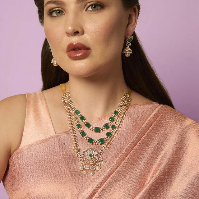 Tanishq 18KT  Gold Necklace Set for Women 2