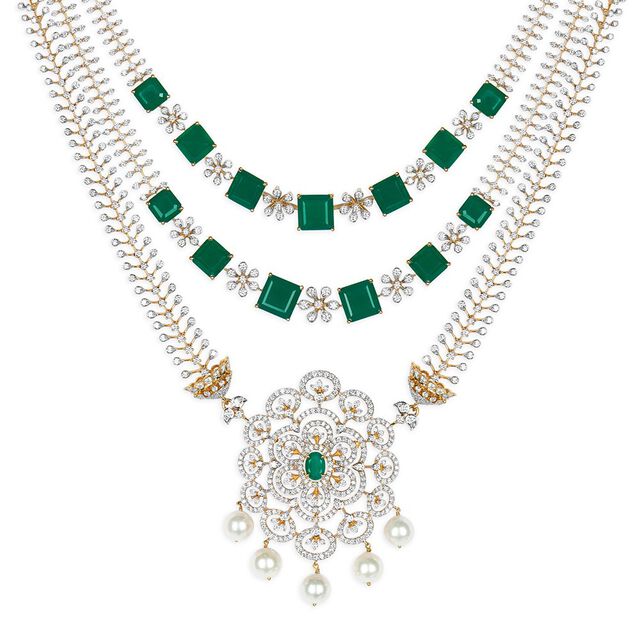 Tanishq 18KT  Gold Necklace Set for Women 3