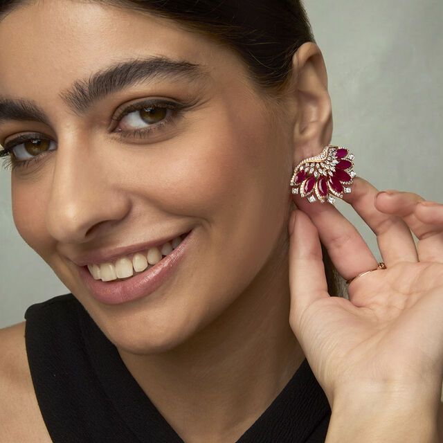 Tanishq 18KT Diamond Stud Earrings for Women 2