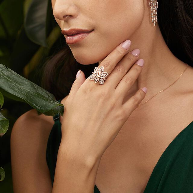 Exquisite Diamond Finger Ring 2