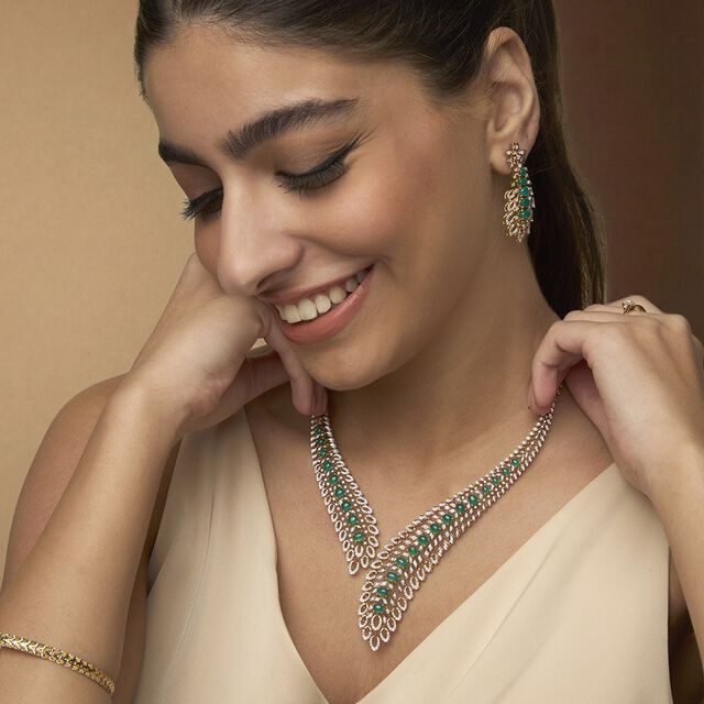 Tanishq 18KT Diamond Neckwear with Earrings for Women 2