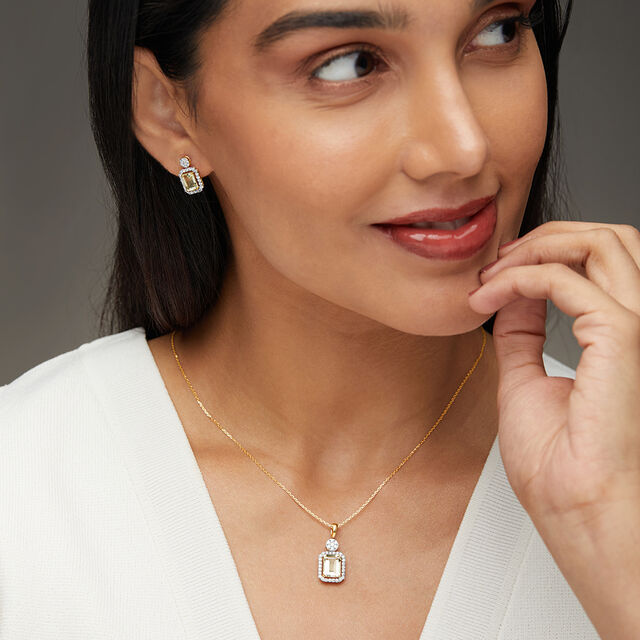Tanishq 18KT Diamond Pendant with Chain and Earrings Set for Women 2