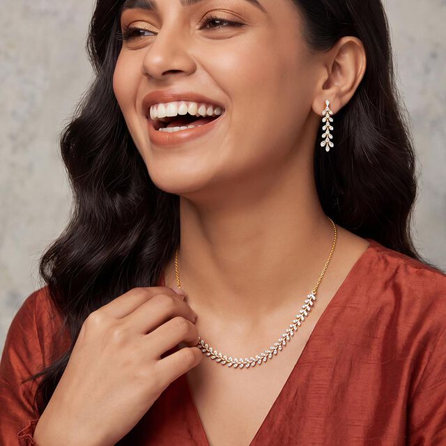 Tanishq 18KT Diamond Necklace Set for Women 3