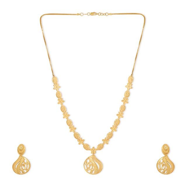 Tanishq 18KT Gold Necklace Set 2