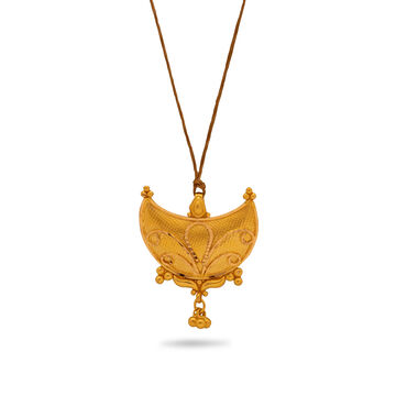 Elegant Crescent Moon Gold Pendant