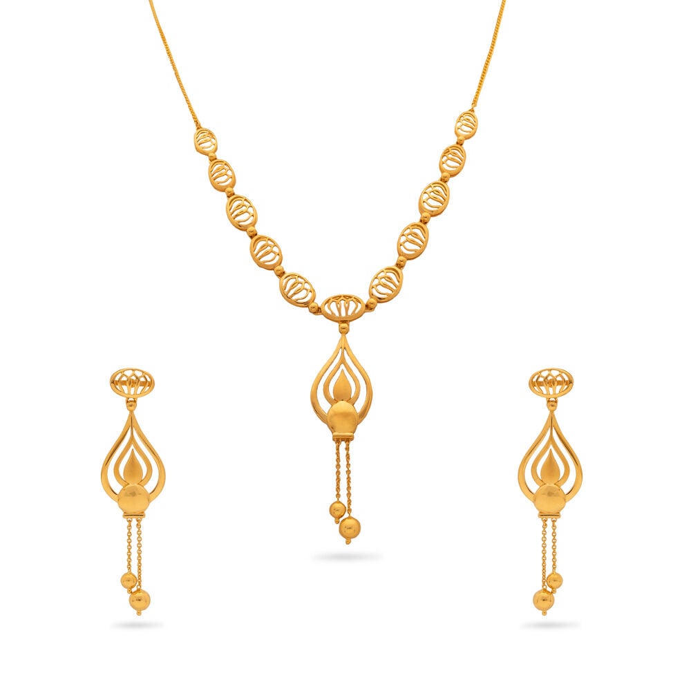 Tanishq Gold Necklace Set