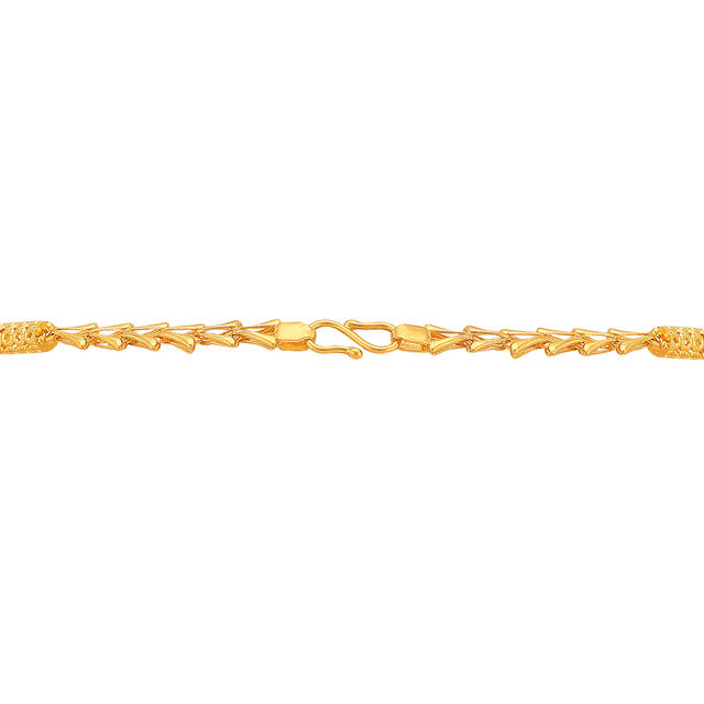 Sleek Interlinked Triangle Chain