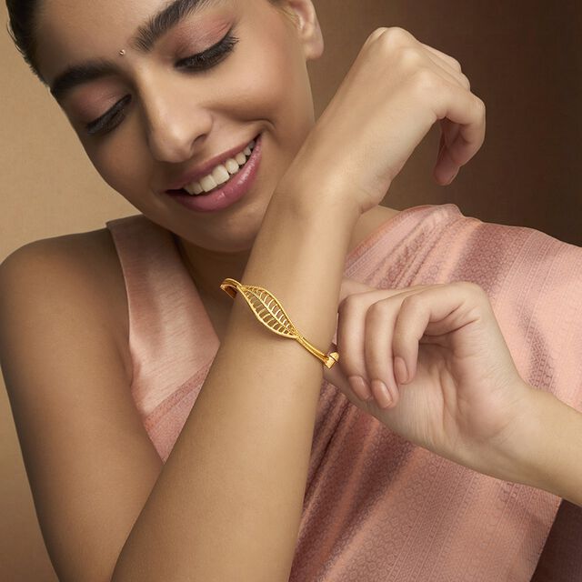 Tanishq 22KT Gold Bangle for Women 2