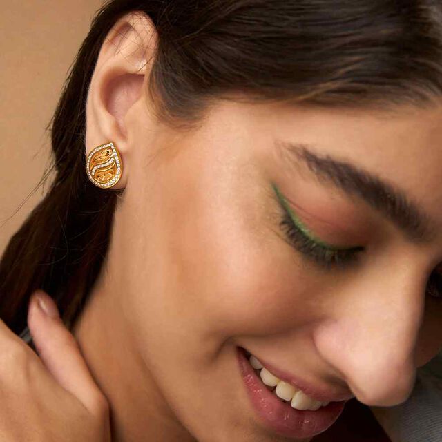 Tanishq 22KT CZ Pendant With Earring for Women 2