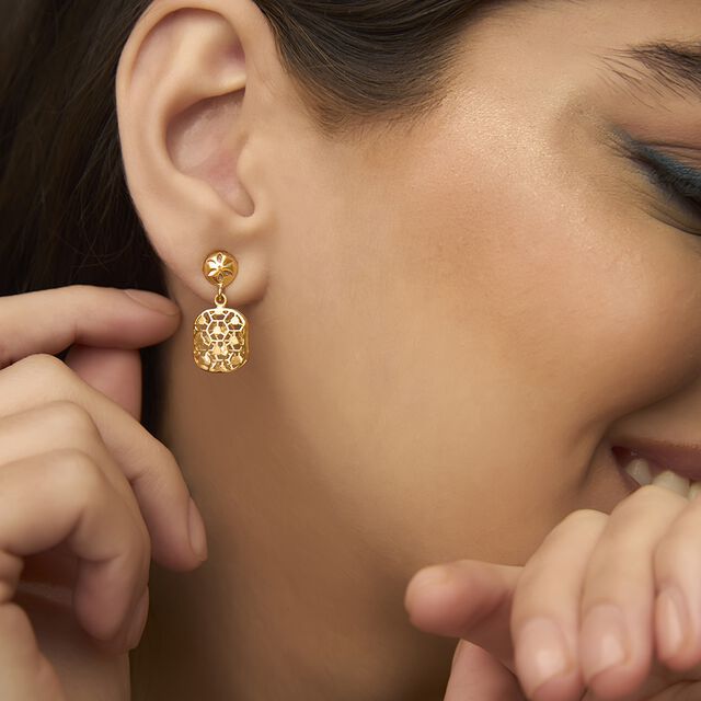Tanishq 22KT Gold Pendant With Earring for Women 2