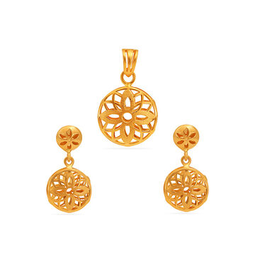 Tanishq 22 Karat Gold Pendant and Earrings Set for Women