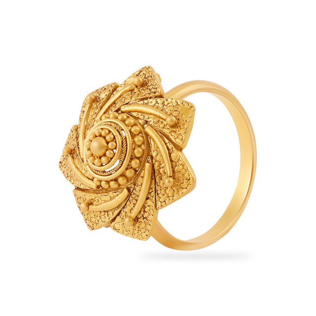22 Karat Yellow Gold Ring: Blooming Flower Design with Delicate Details